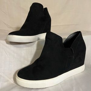 Black Wedge Sneaks